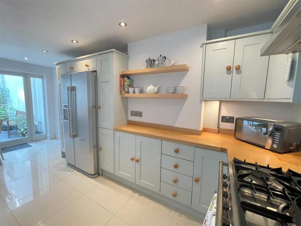 kitchen 5.jpg