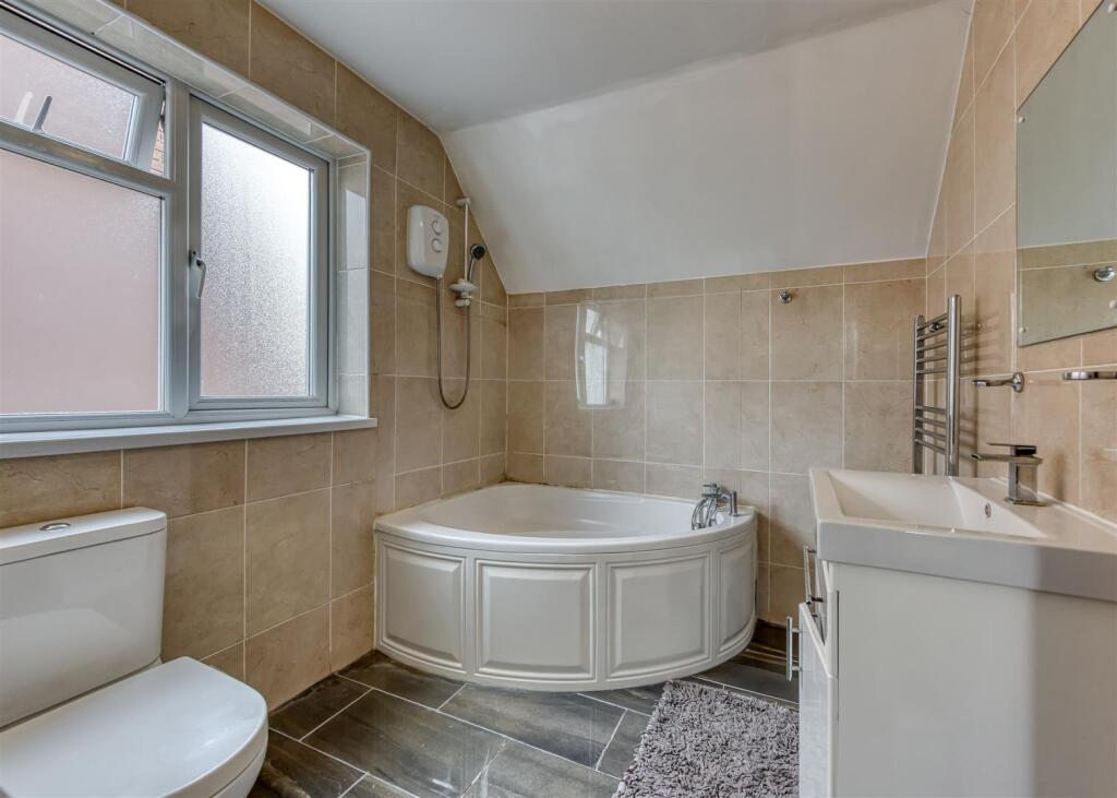 27 Mount Road-FEB25-bath.jpg
