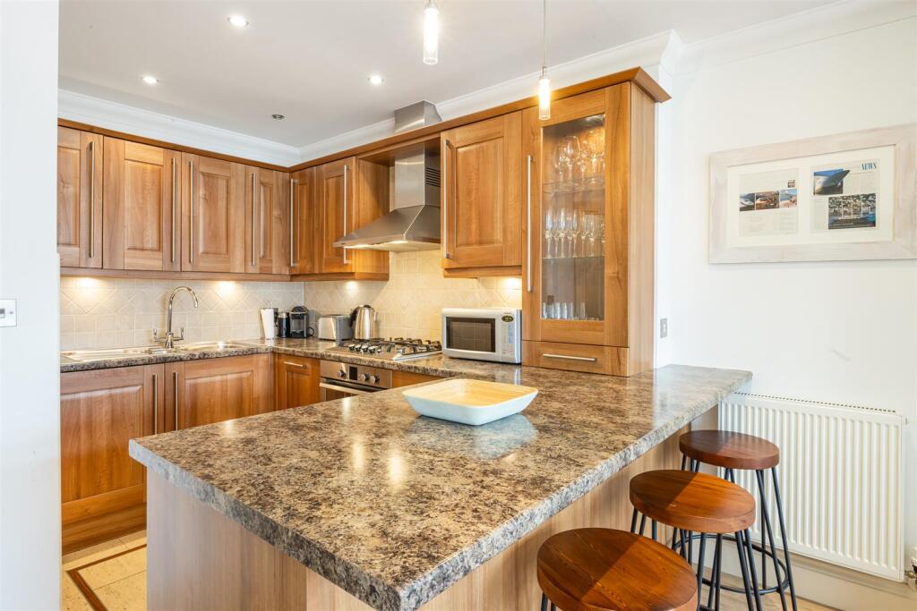 A11 - Embankment House Dartmouth, Flat 2 - 240411.