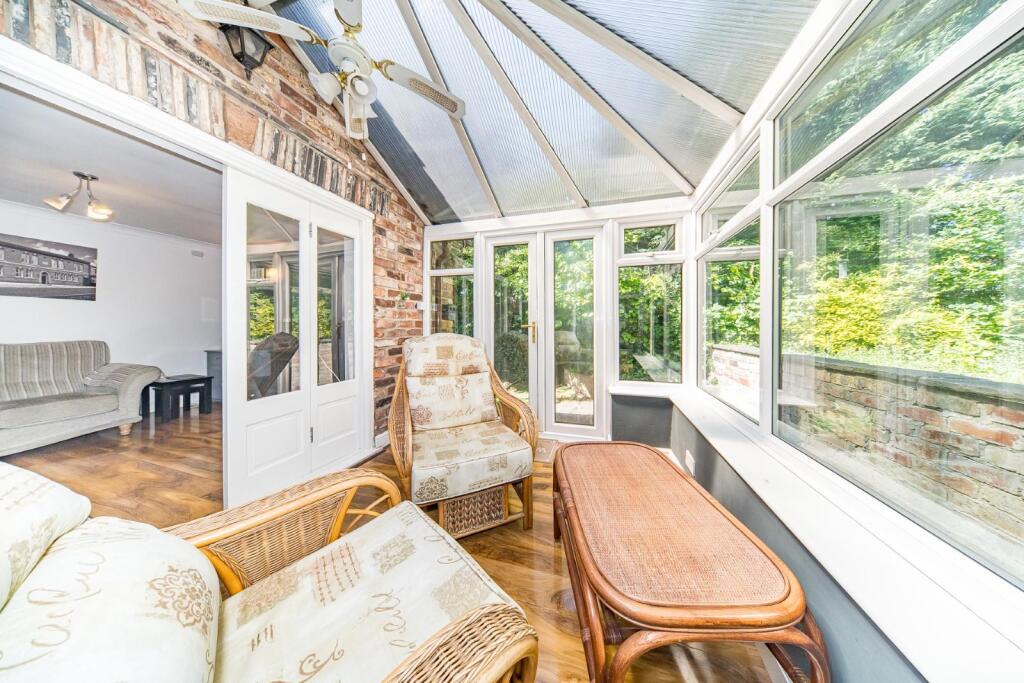 Flat 8 Derby Street conservatory.jpg