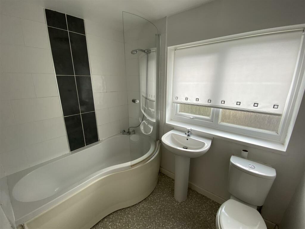 FAMILY BATHROOM