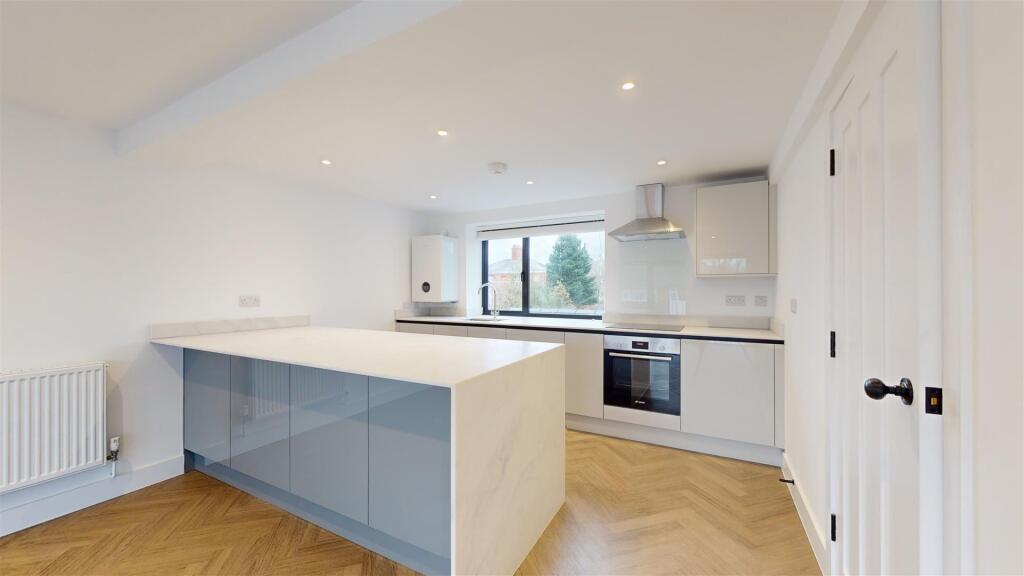 Hunters Court 7 Kitchen 1.jpg