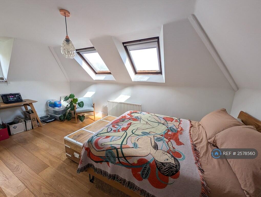 Bedroom 2 (Third Floor)