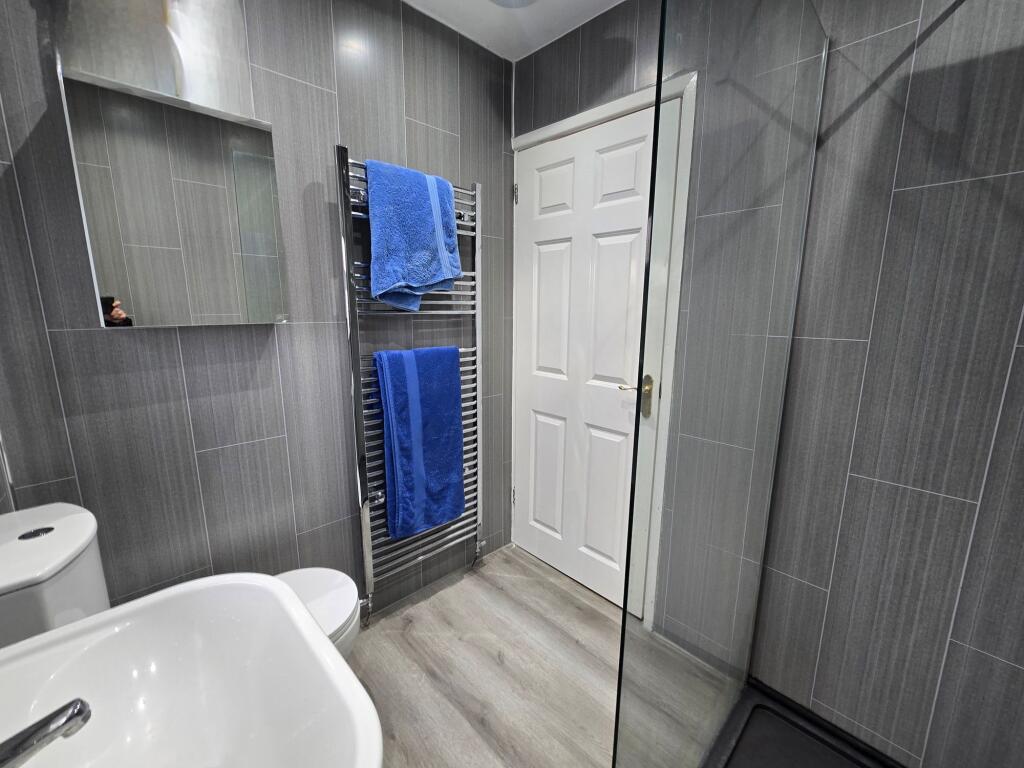 SHOWER ROOM