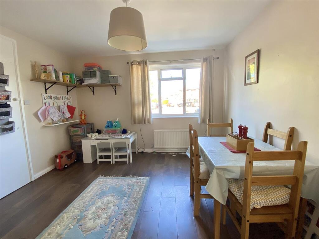 102 Whitchurch Road -2.jpg