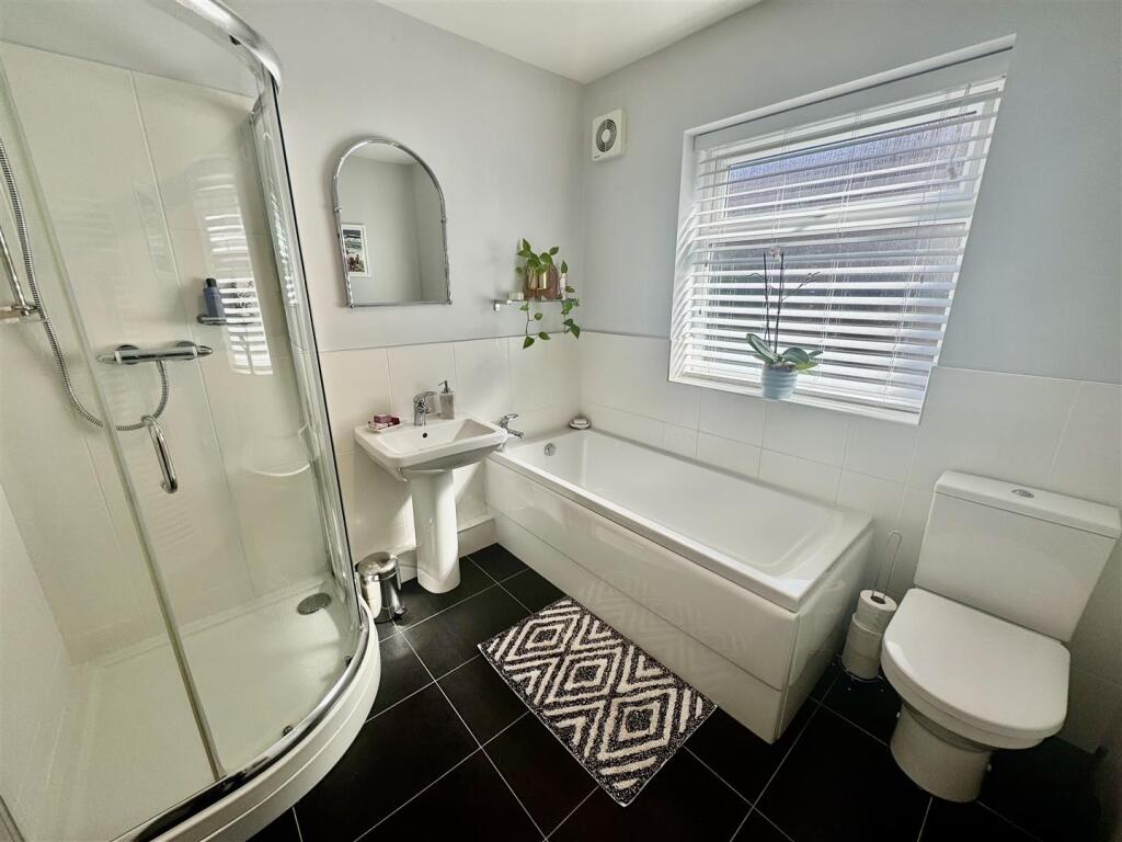 GROUND FLOOR BATHROOM