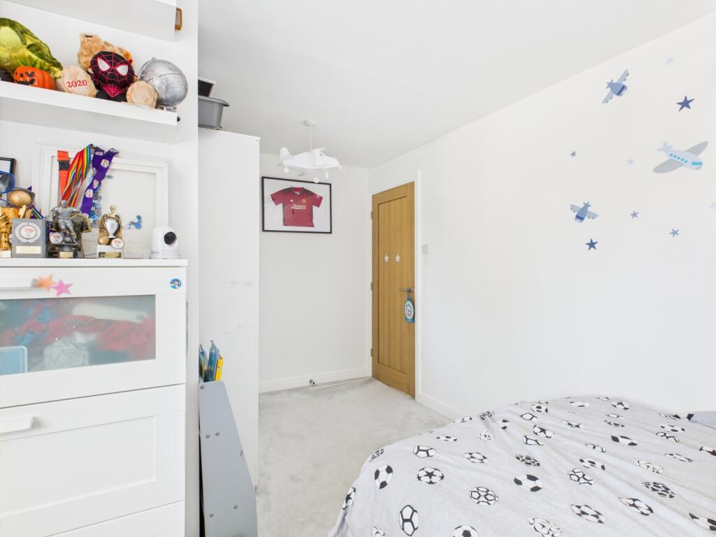 CAM03729G0-PR0090-STILL023