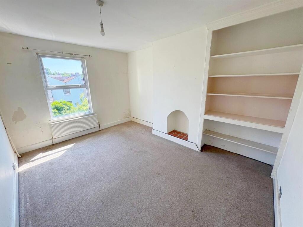 Reception room _ Bed 4.jpg