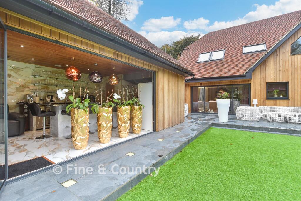 External Lifestyle Photograph