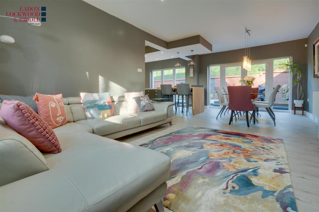 Sitting / Dining Room