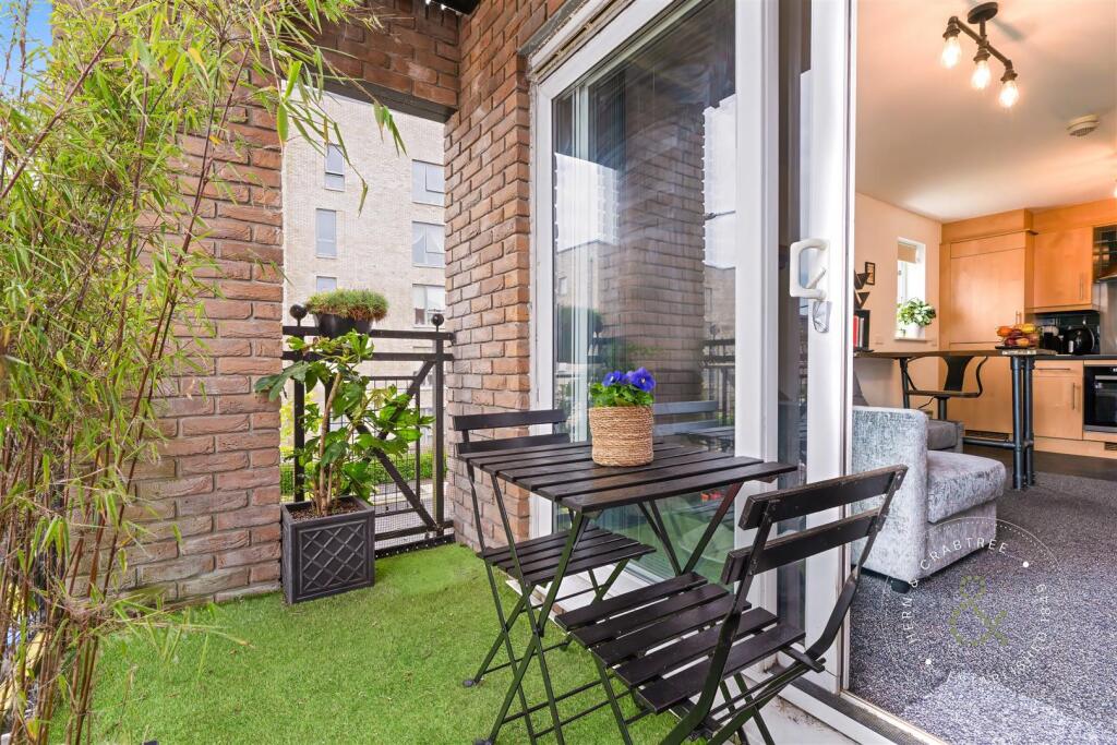 Pentland Close, HernCrabtree (2).jpeg