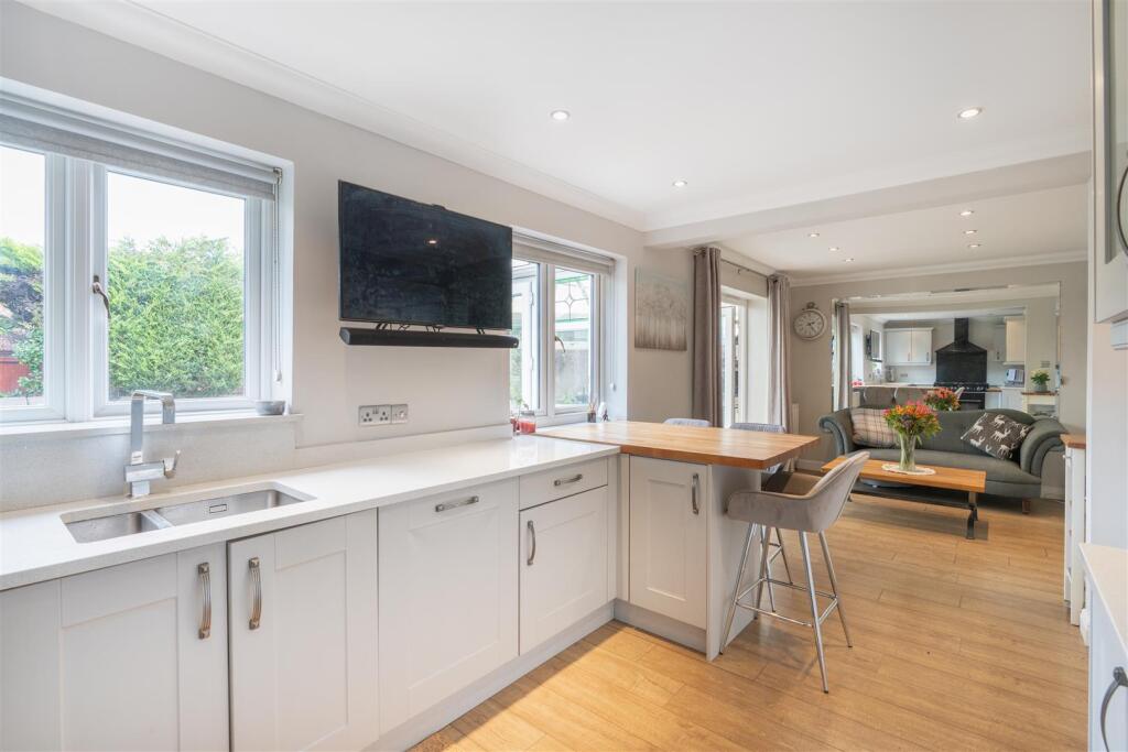 5 Abbots Mere Close-10.jpg