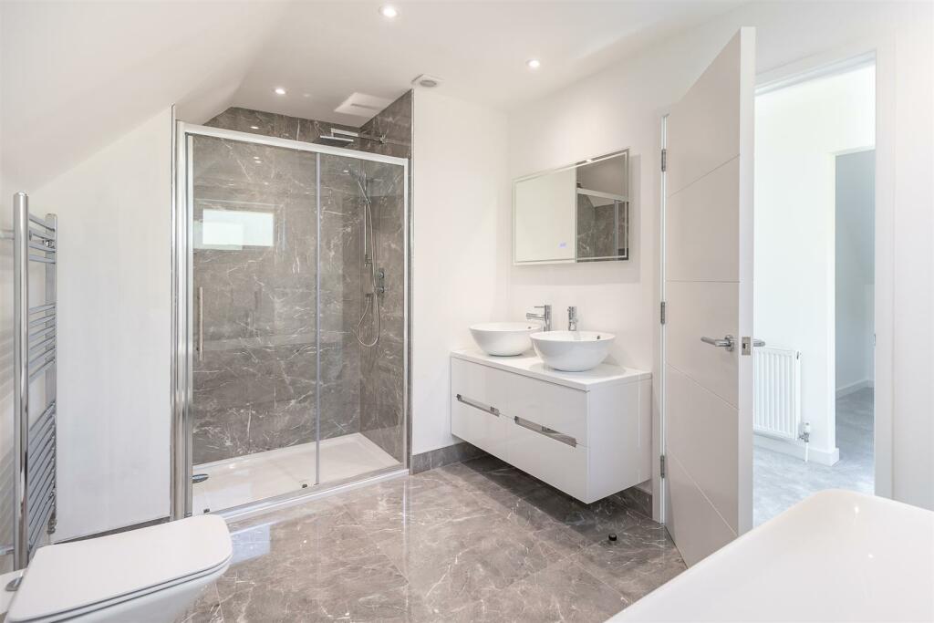 Principal Bathroom