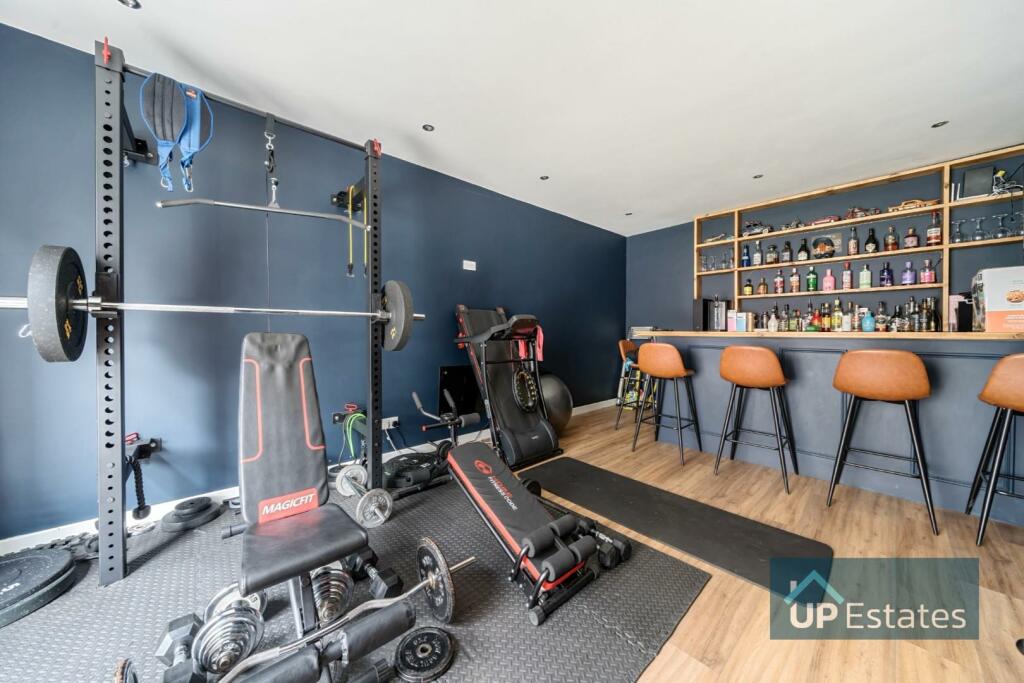 GYM/BAR/GARDEN ROOM