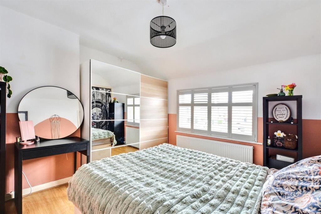 Bedroom 1_1.jpeg
