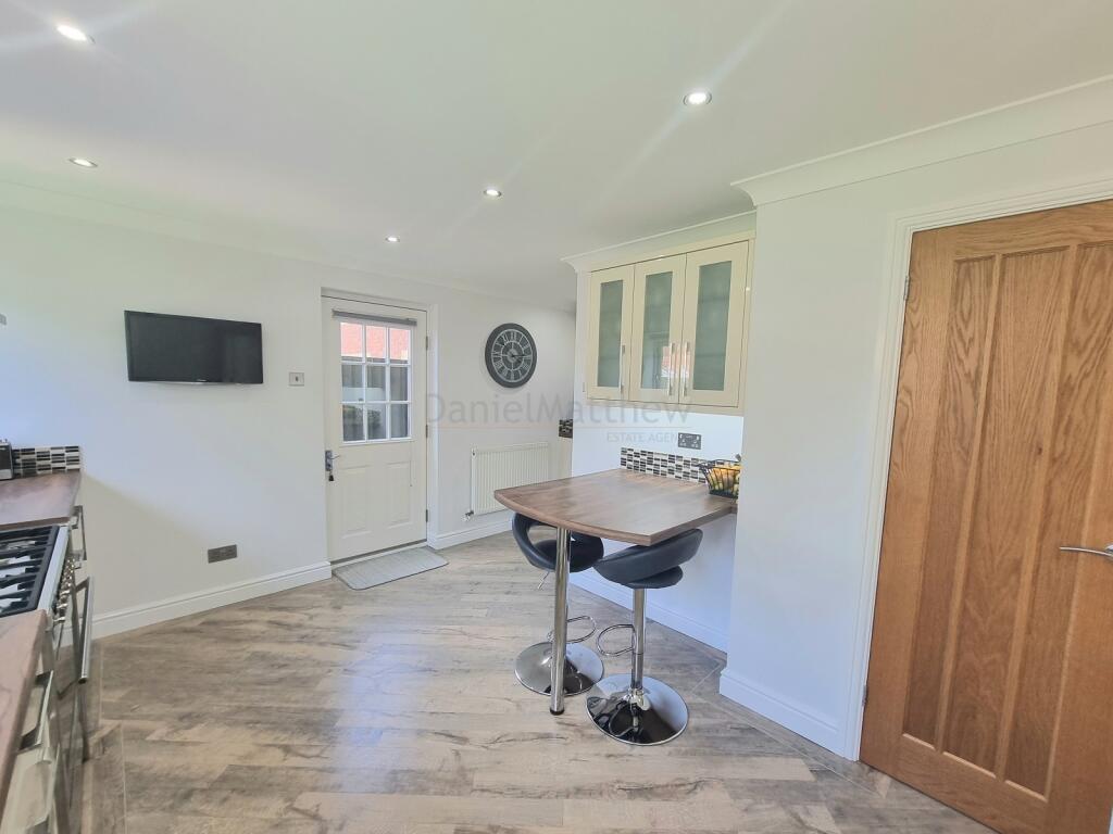 Kitchen/ Breakfast Room