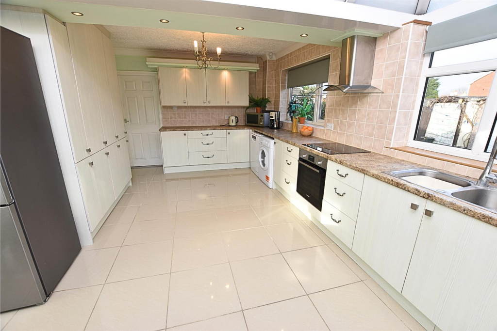 KITCHEN DINER CONSERVATORY
