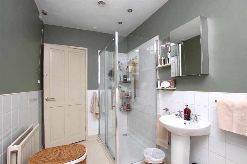 Bathroom - b.JPG
