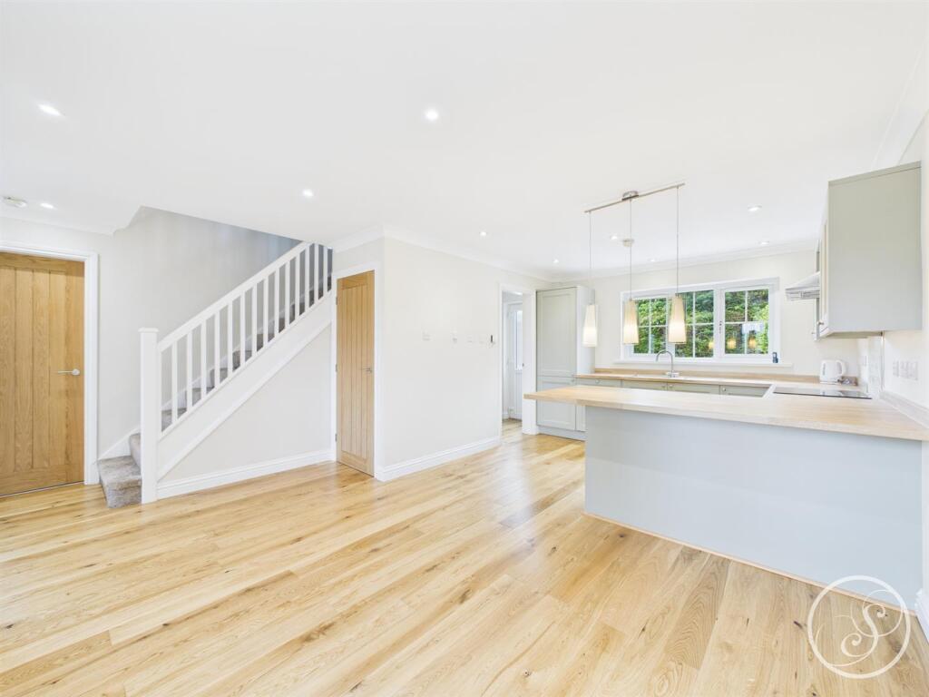 KITCHEN/DINER/FAMILY ROOM