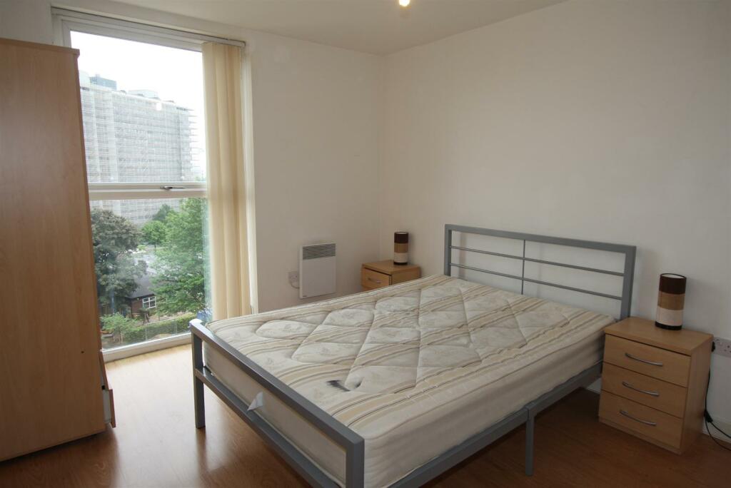 bedroom.JPG