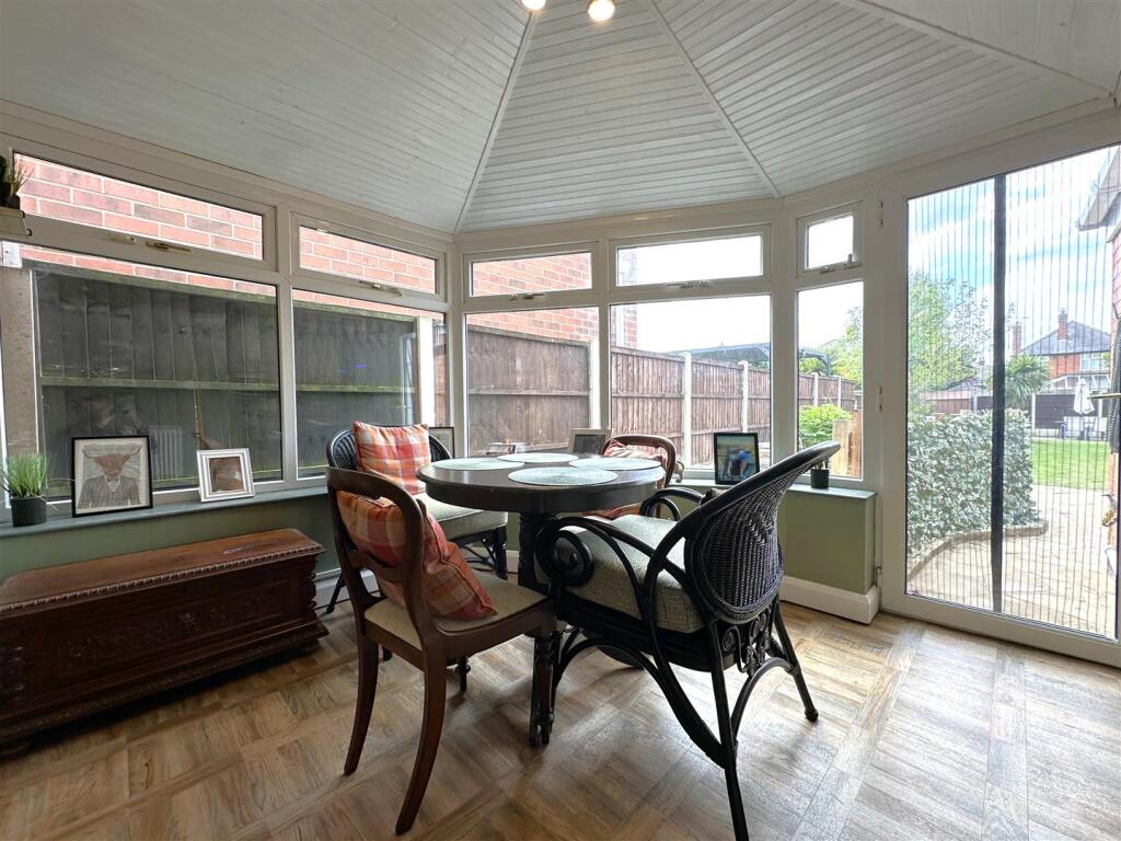 Garden Room With Outlook Over Garden 479