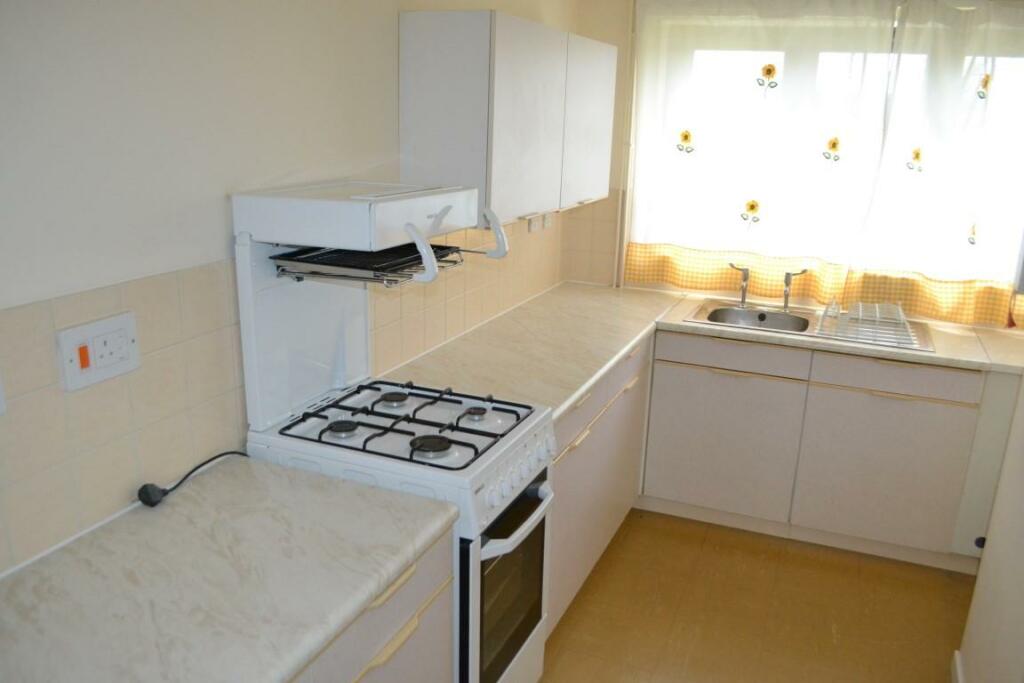 Kitchen 3 (Medium).JPG