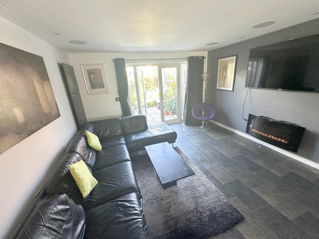 IMG-20250910-WA00...