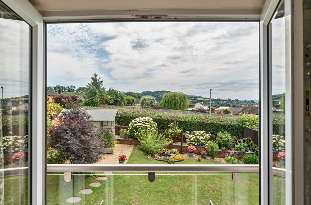 1318091-15-686402...