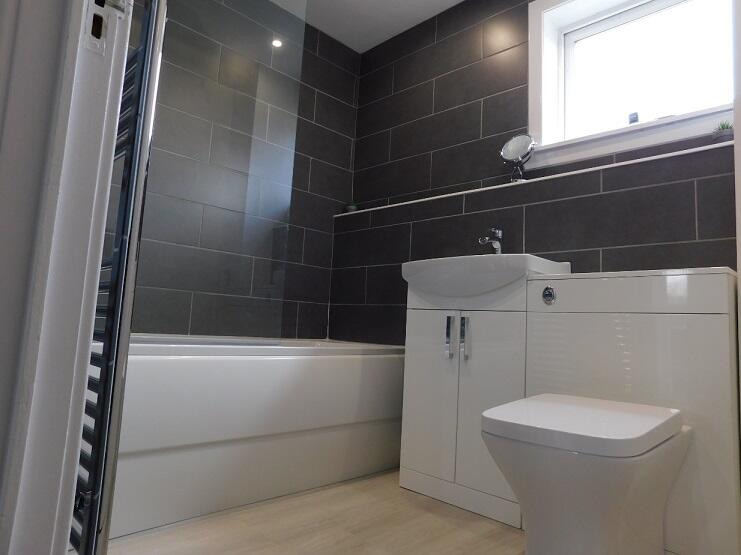 5214-20210420111355-aa-bughtlin-loan-edinburgh-bathroom1