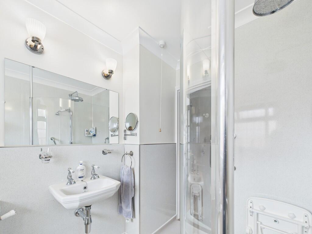 CAM05068G0-PR0051...