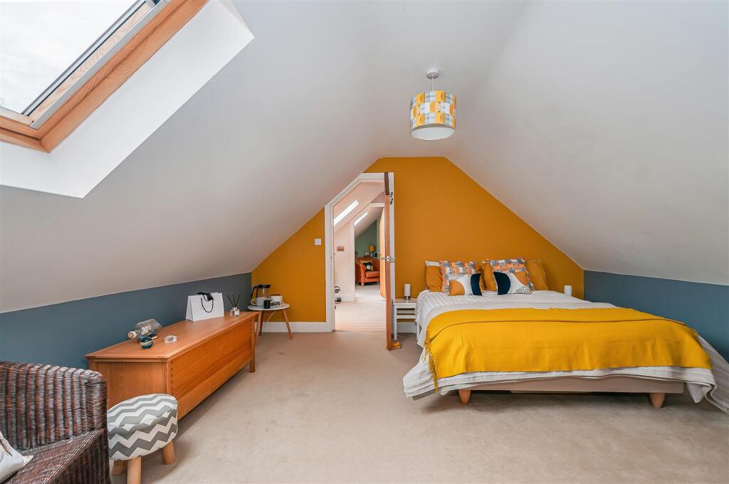 BEDROOM 5