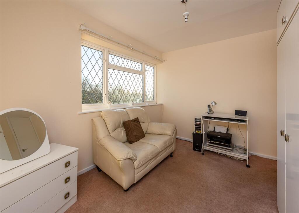 12 Kirkstone Crescent-bed2.jpg