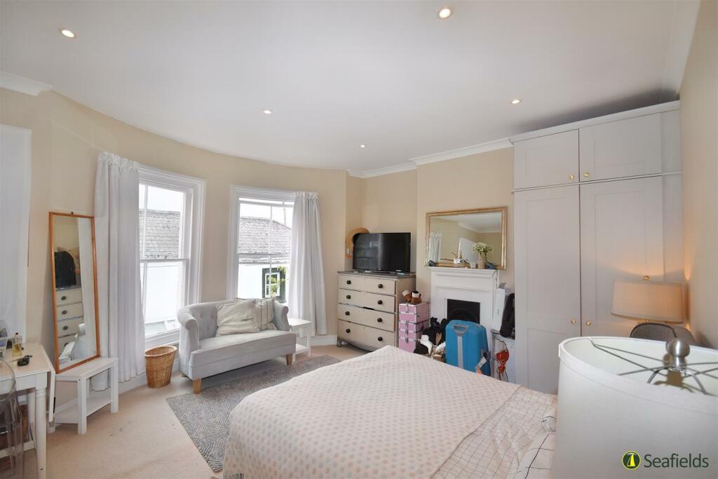 Bedroom 1.jpg