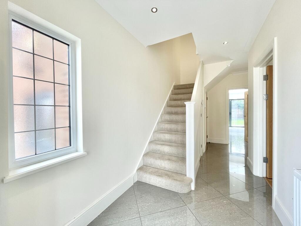 TO RENT - Saddlescombe Way, London