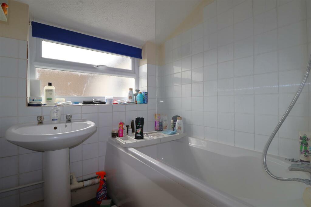 Top Floor Bathroom.JPG