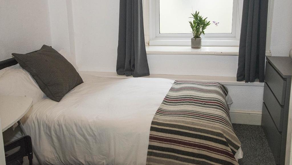 beddow-hall-5-bed-student-flat-12.jpg