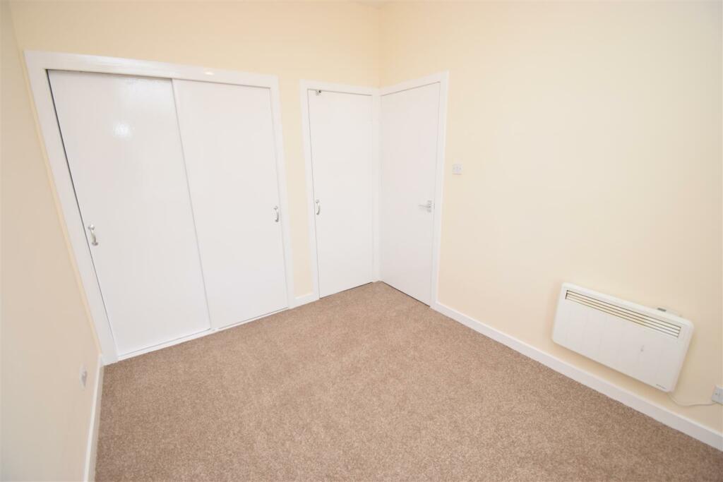 BEDROOM.JPG