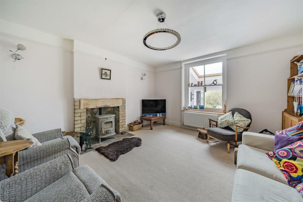 Perivale sitting room.jpg