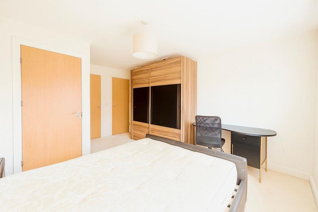 Room 1 with en-suite bathroom