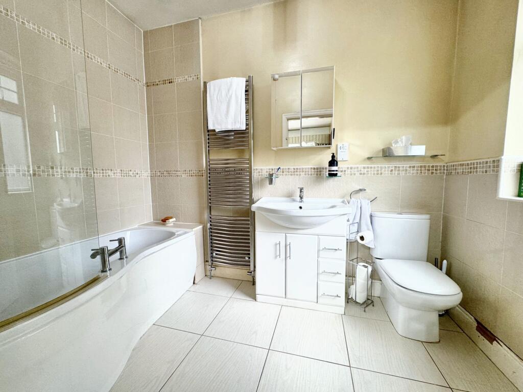 Master bedroom En-suite