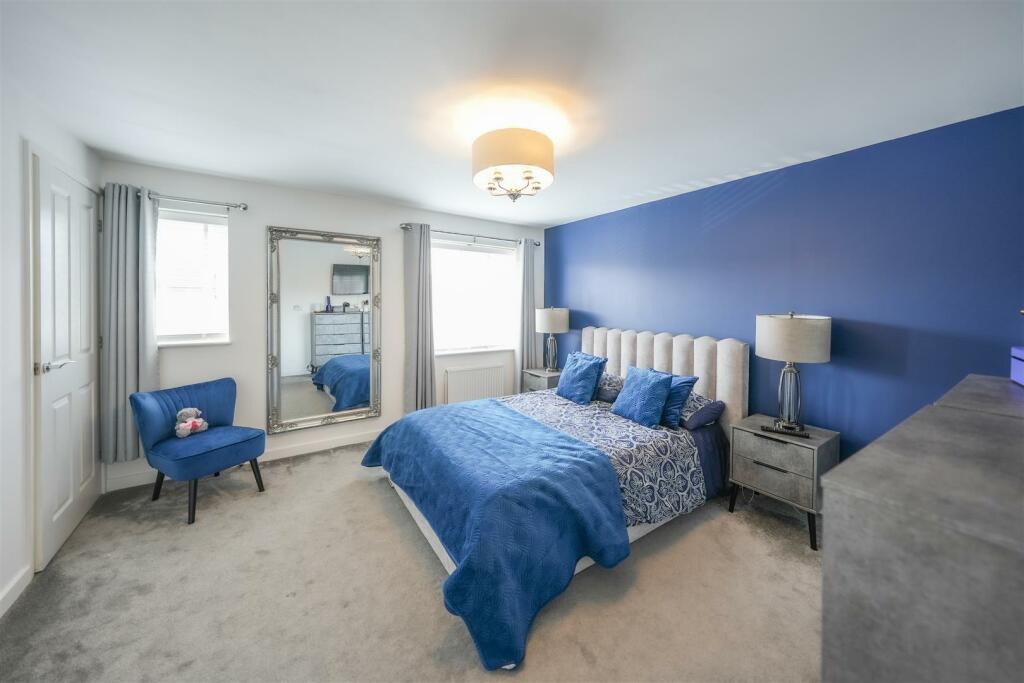MAIN BEDROOM