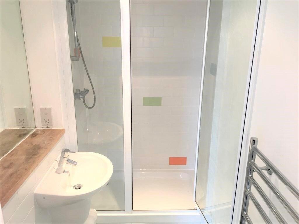 A modern bathroom suite featuring a clean showe...