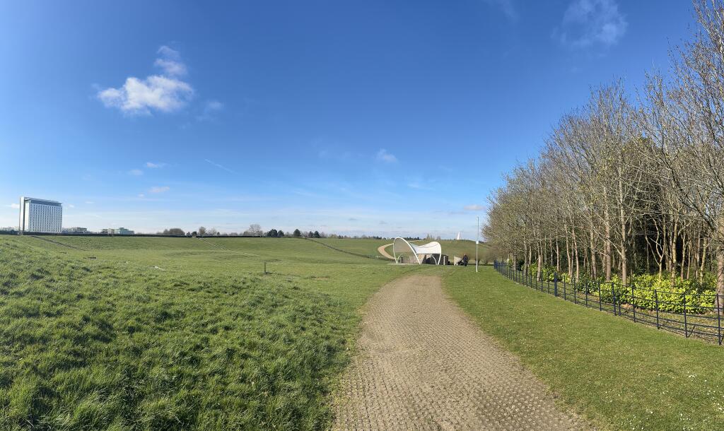 Park - 5 min walk