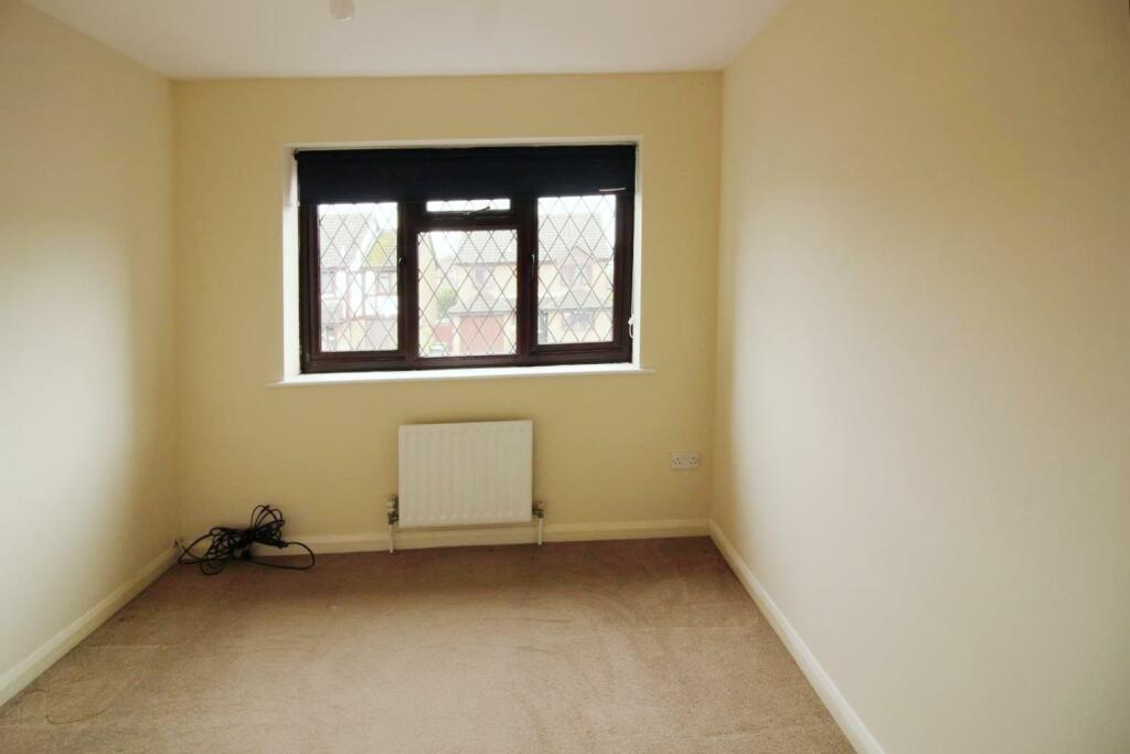bedroom 204.jpg