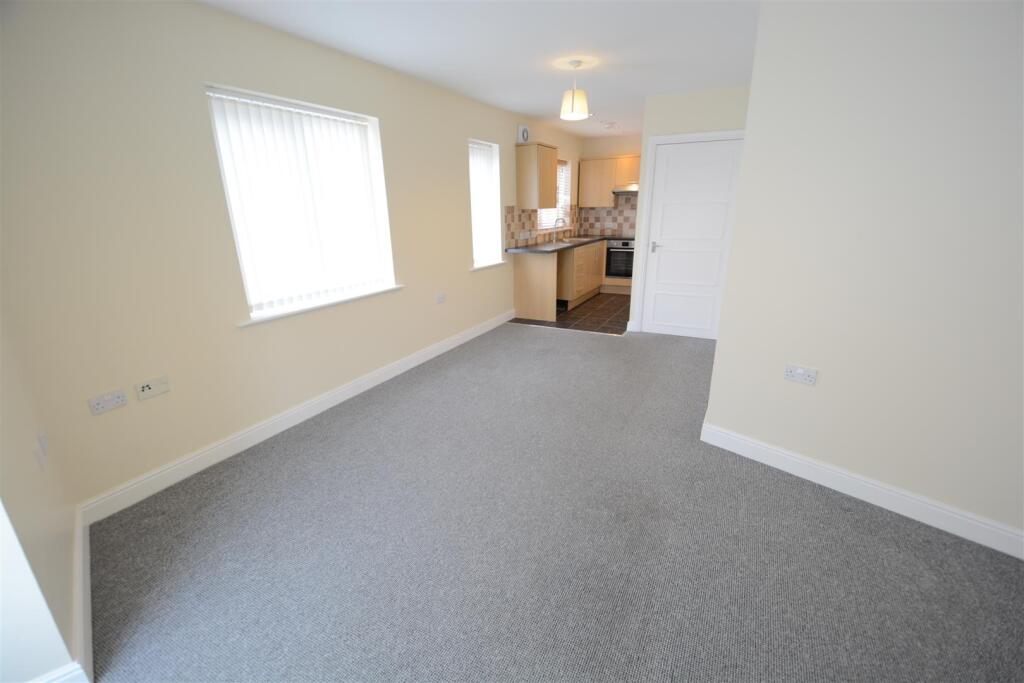 lounge / diner / kitchen