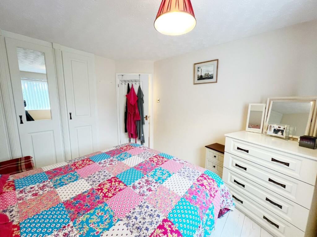 Bedroom 1 pic 2.jpg