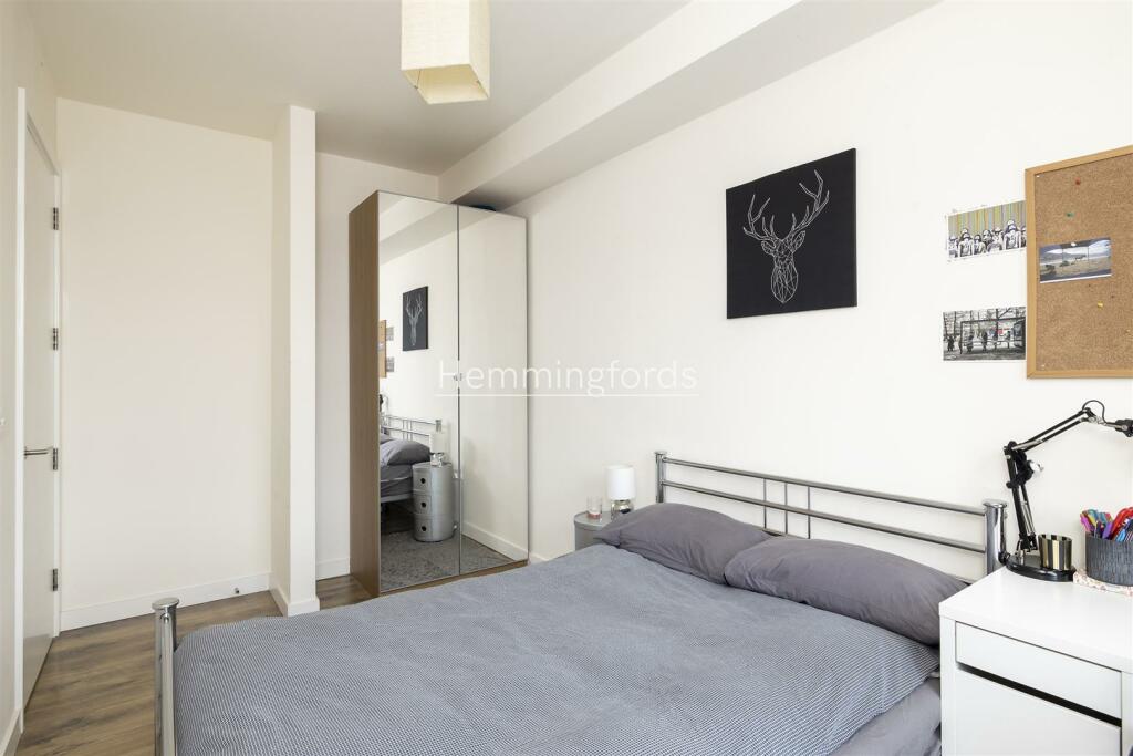 Hemmingfords- Flat 5, 54 Grays Inn Road-7_Lo_Water