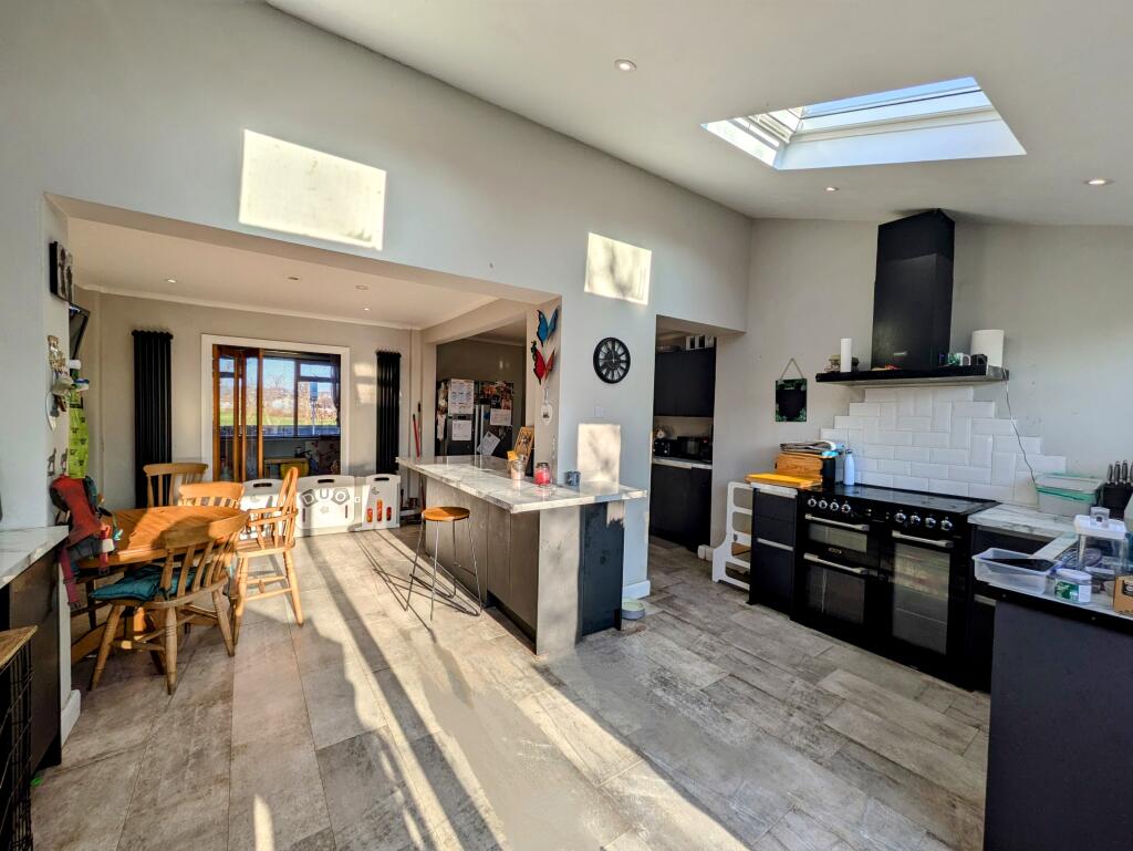 Kitchen, Breakfast &amp; Dining