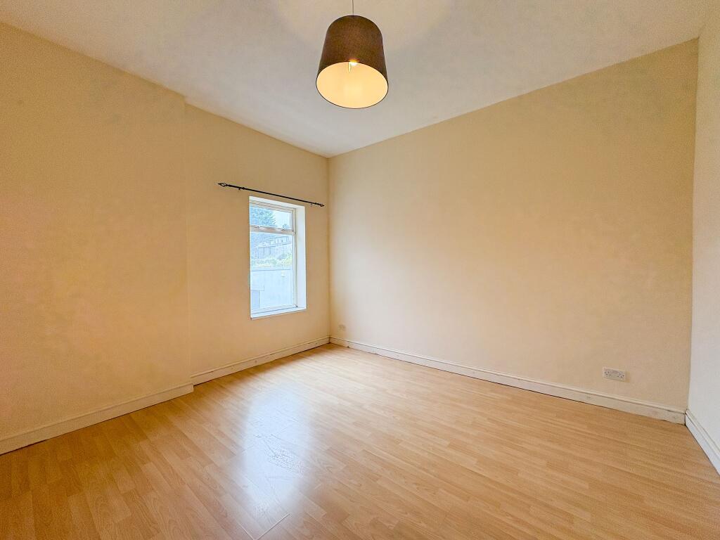 First Floor Middle Bedroom