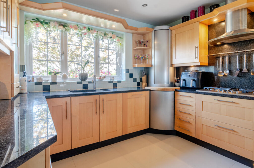 1362018-23-68e43b...